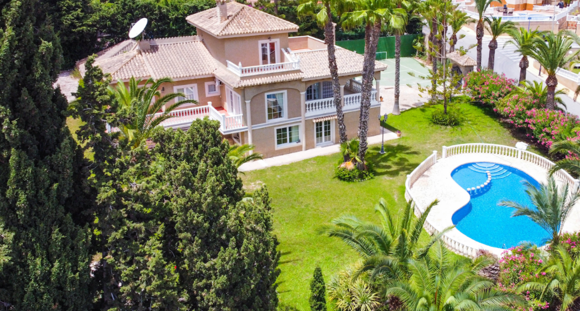 Villa  in Villamartin, Orihuela Costa, Costa Blanca (d3484) - 30