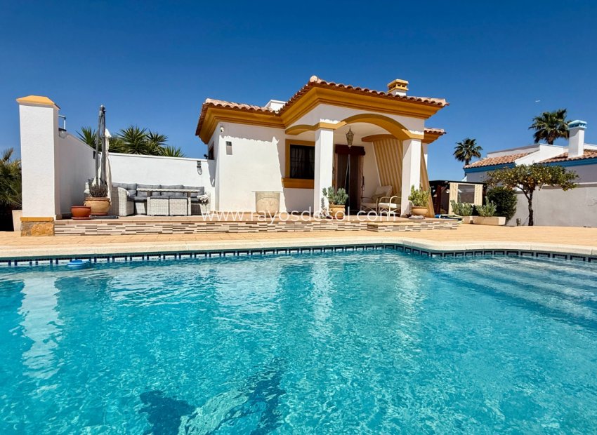 Herverkoop - Villa - Hondón de las Nieves