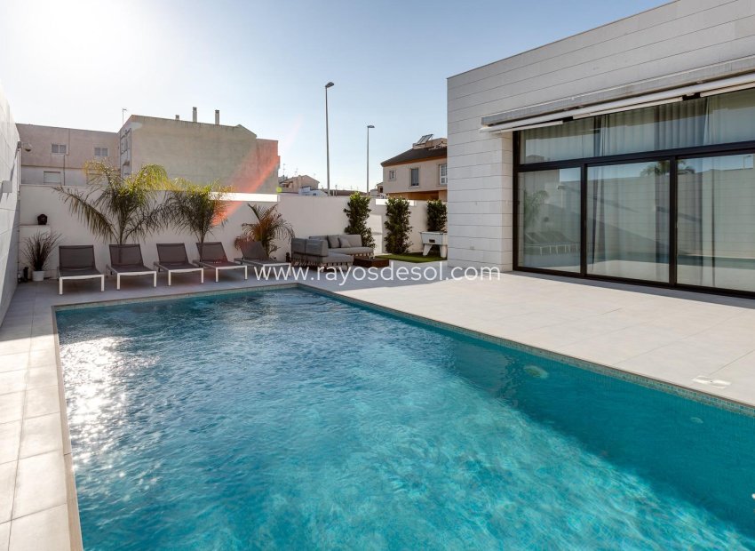 Obra nueva - Villa - Pilar de la Horadada