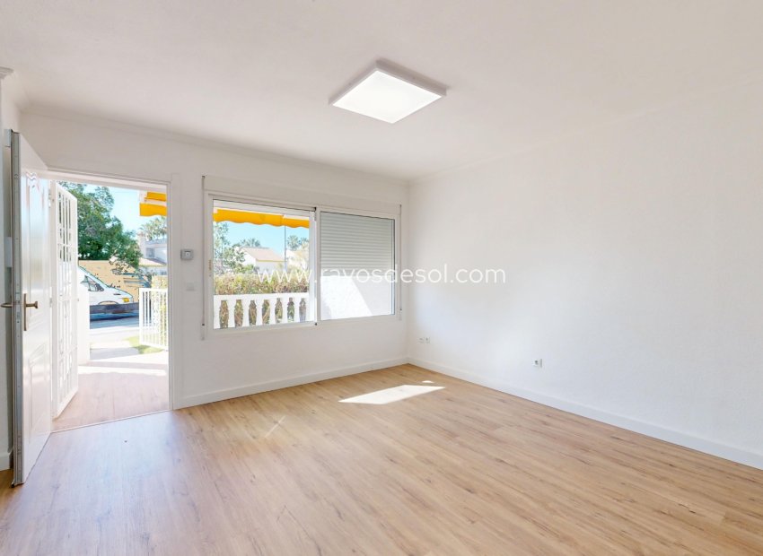 Resale - Apartment - Orihuela Costa - Villamartín