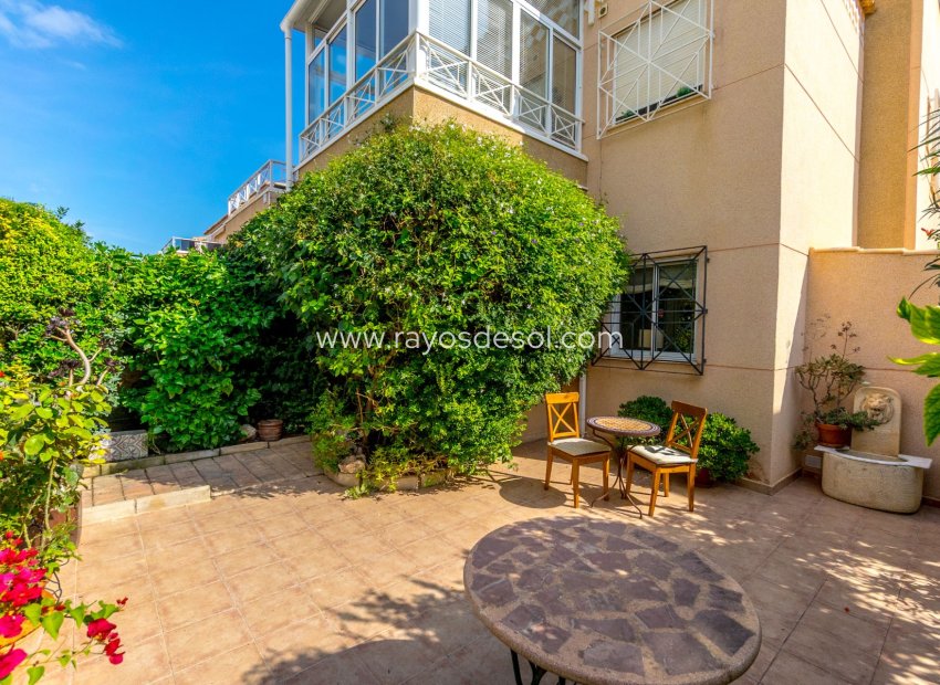 Resale - Apartment - Torrevieja - Aguas Nuevas