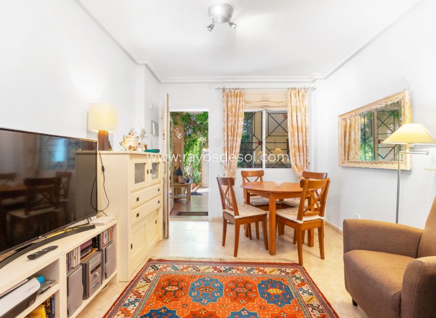 Resale - Apartment - Torrevieja - Aguas Nuevas