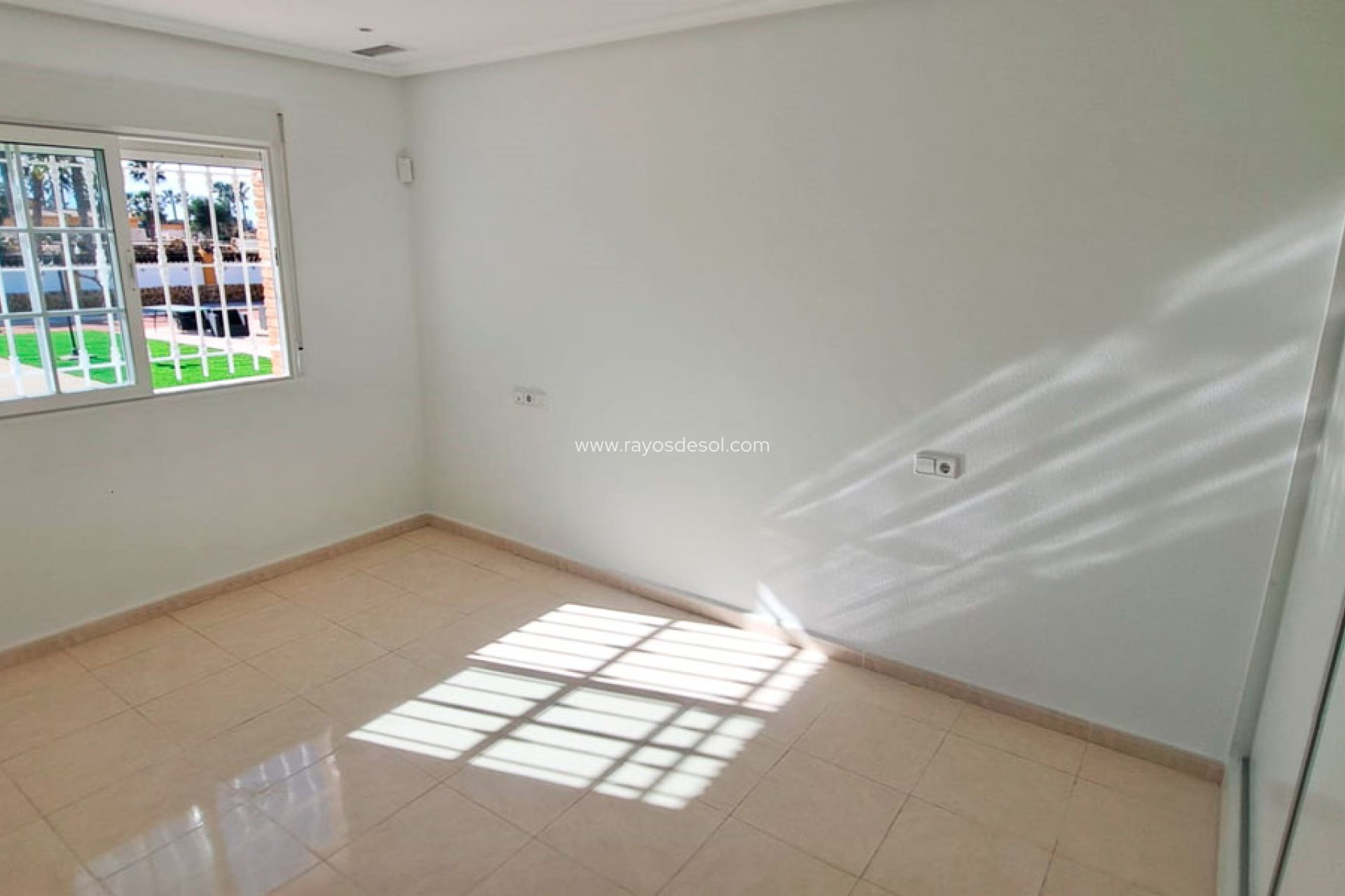 Resale - Country House - Finca - Catral