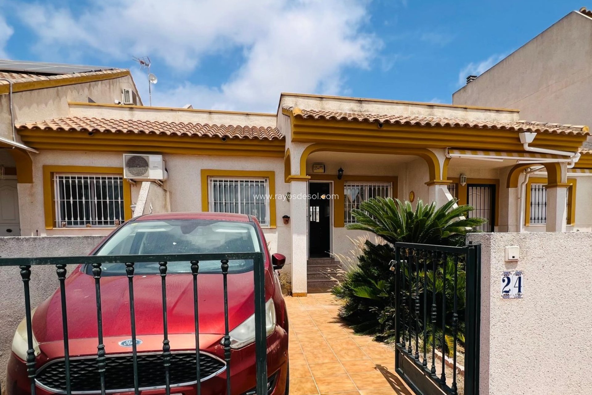 Resale - House - Daya Nueva