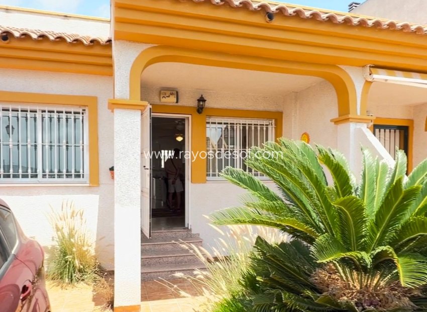 Resale - House - Daya Nueva