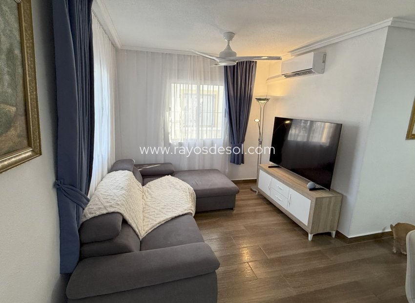 Resale - House - Orihuela Costa - La Zenia