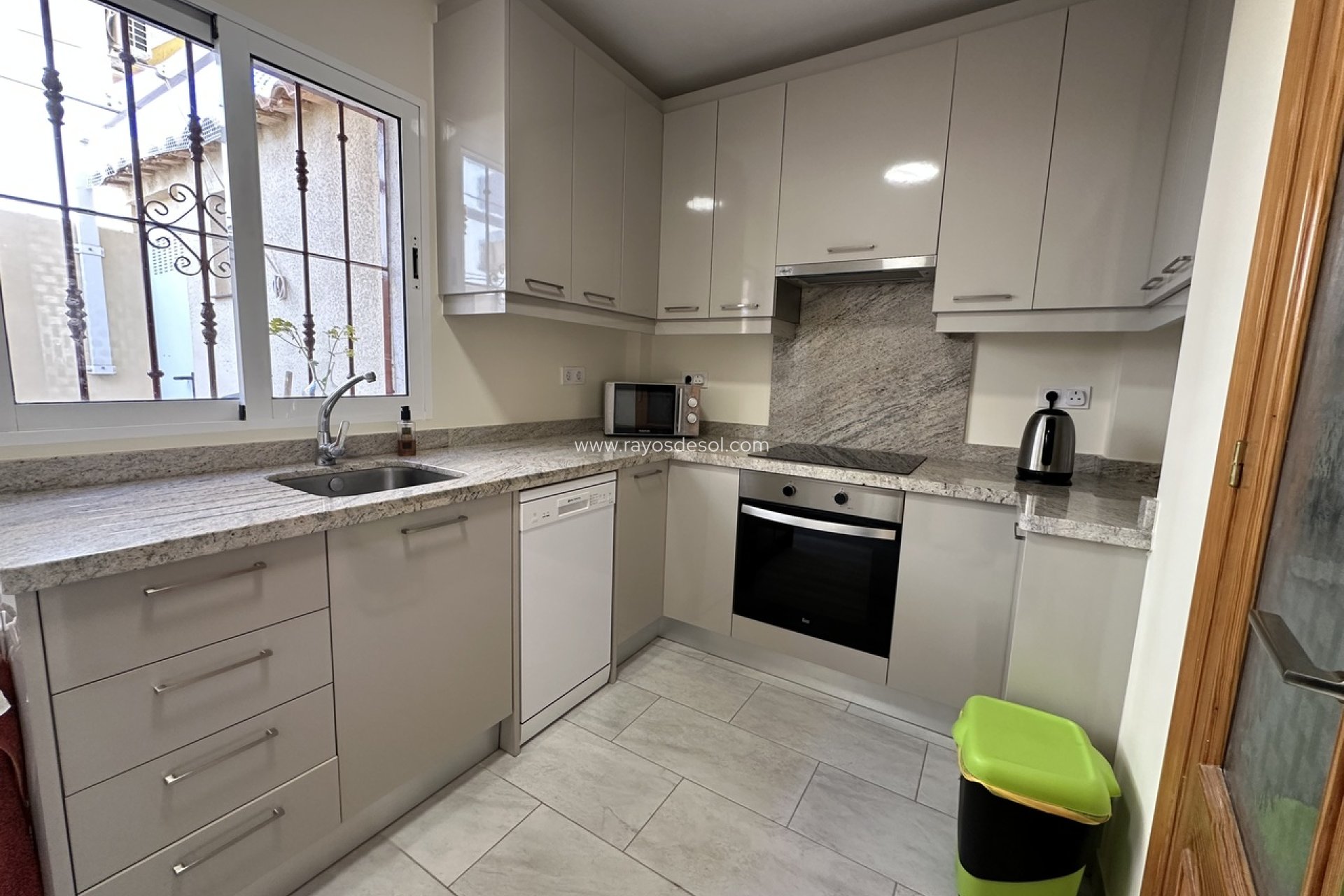 Resale - House - Orihuela Costa - La Zenia