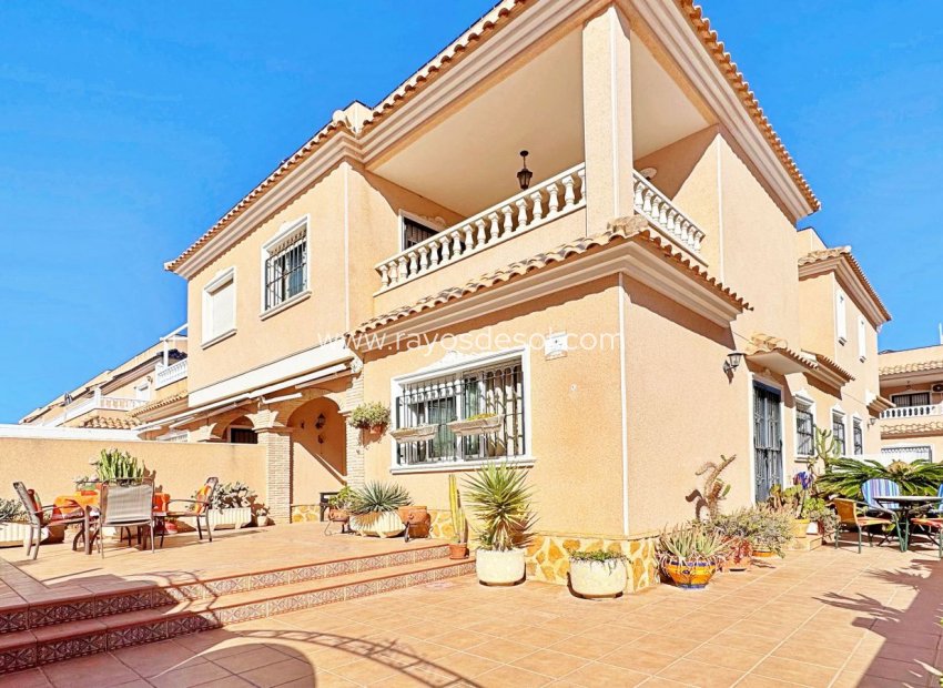 Resale - House - Orihuela Costa - Villamartín