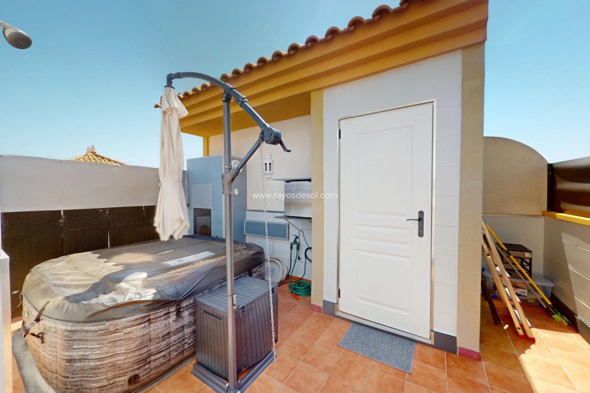 Resale - House - Roda