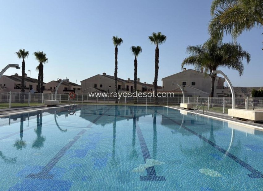 Resale - House - San Cayetano