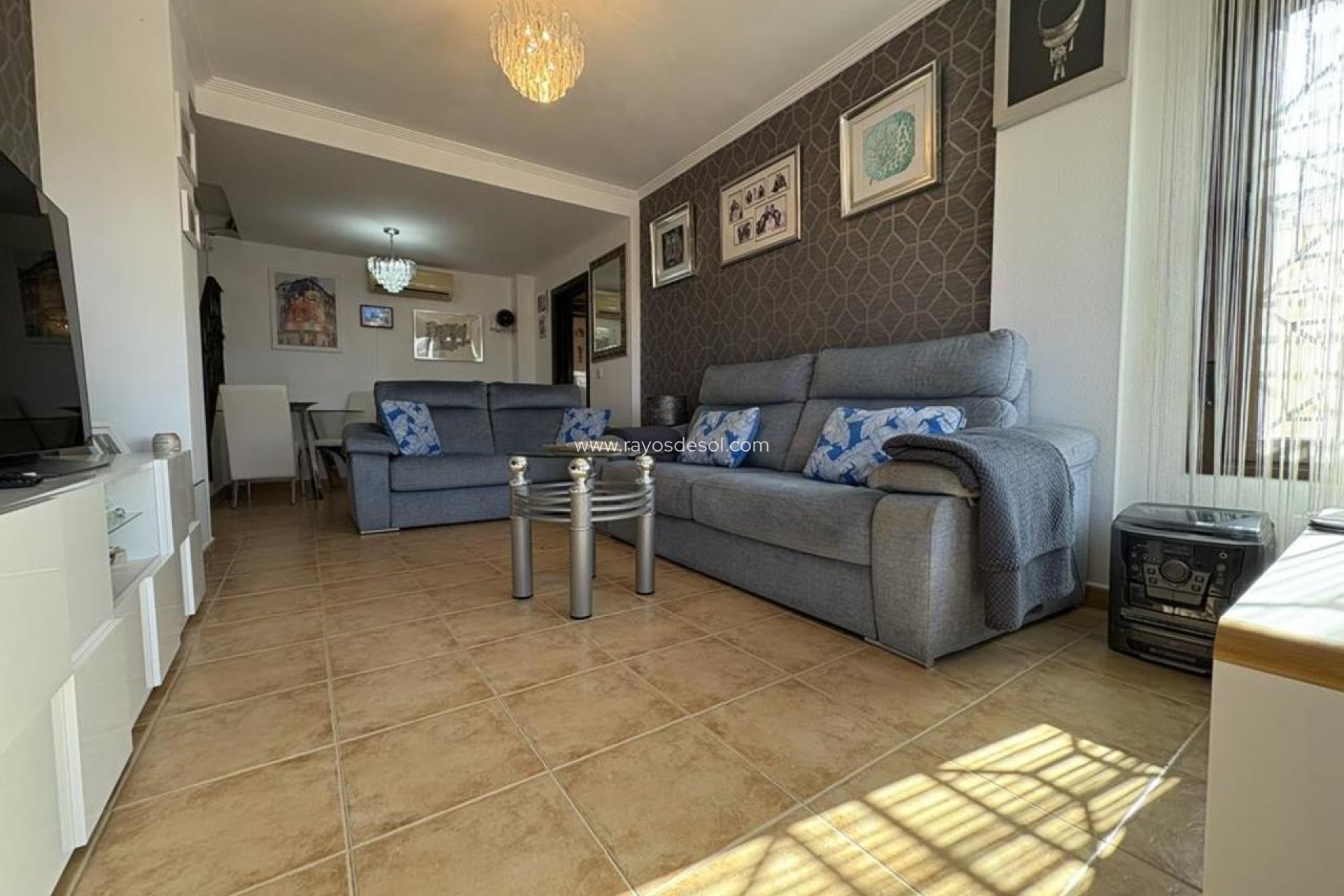 Resale - House - San Cayetano