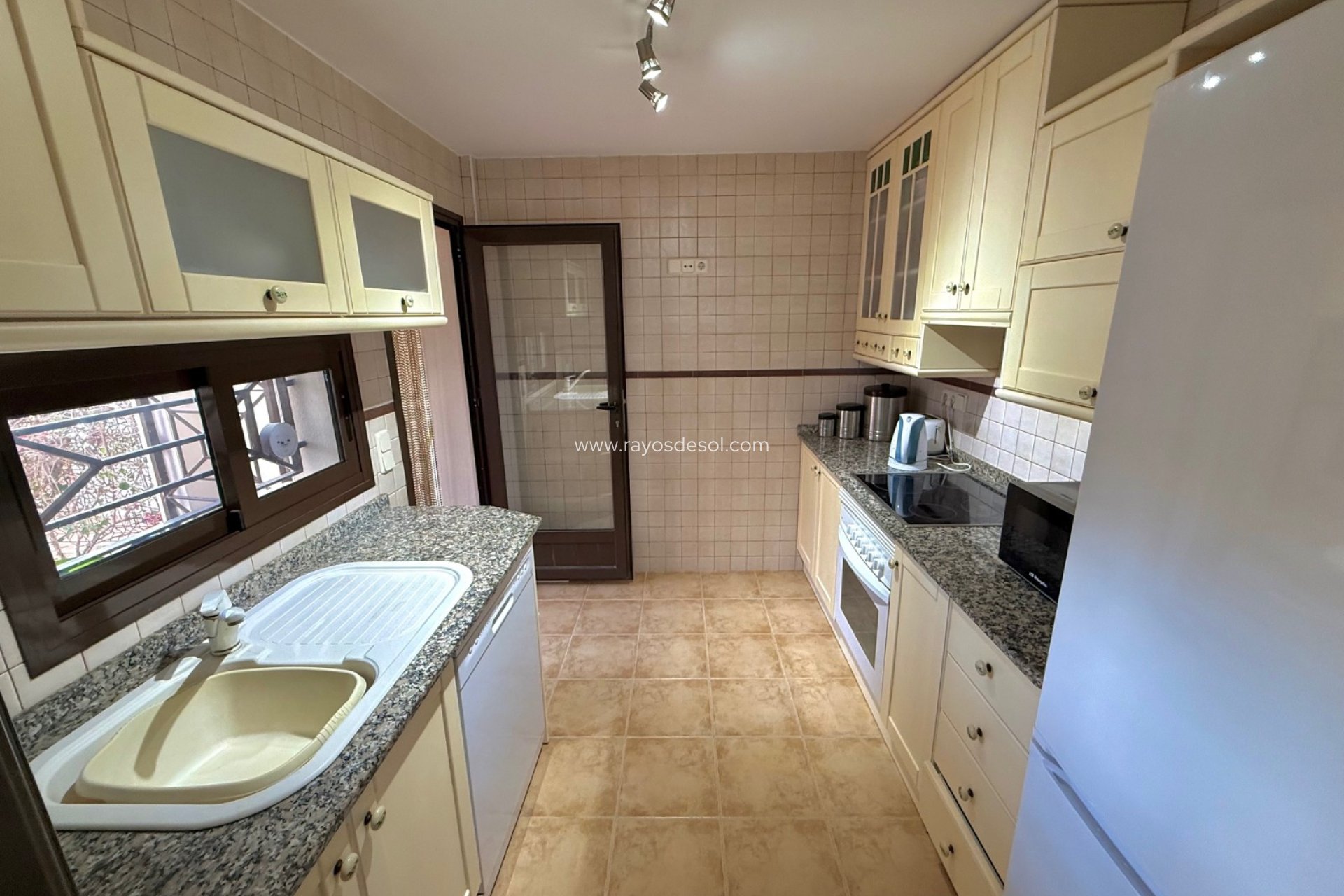 Resale - House - San Cayetano