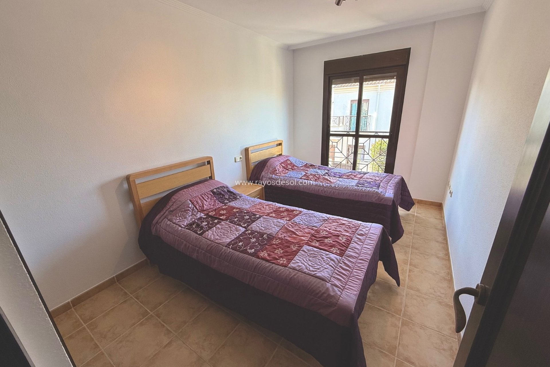 Resale - House - San Cayetano