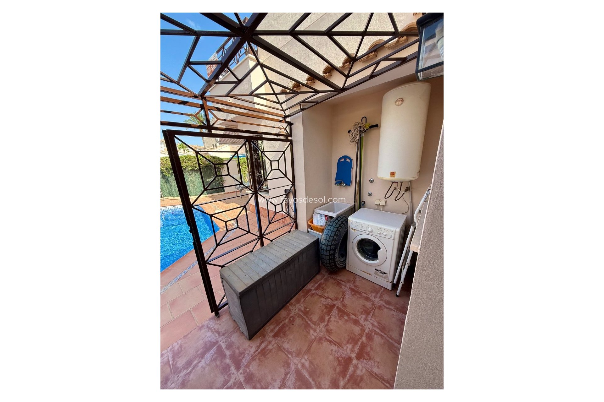Resale - House - San Cayetano