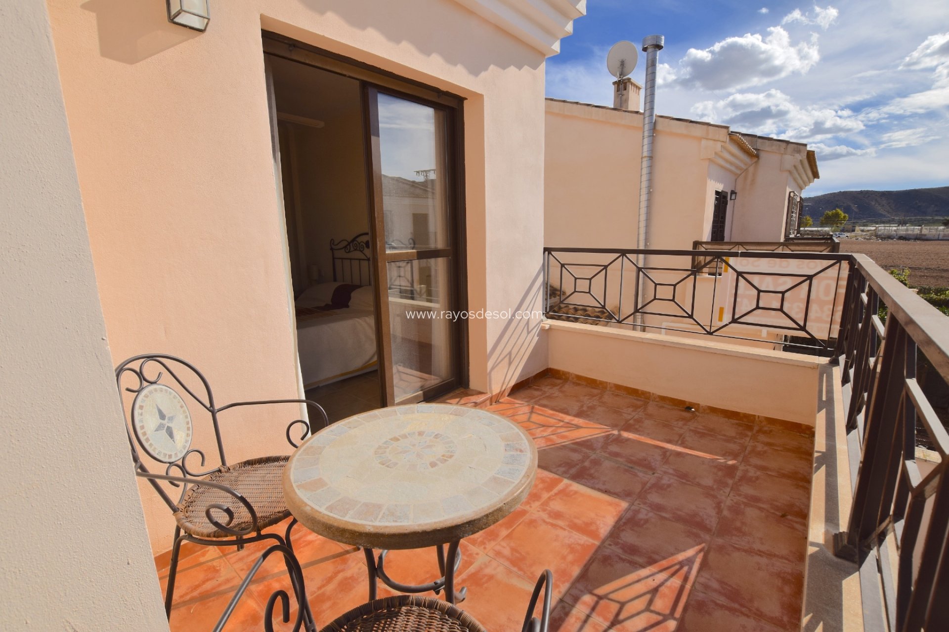 Resale - House - San Cayetano