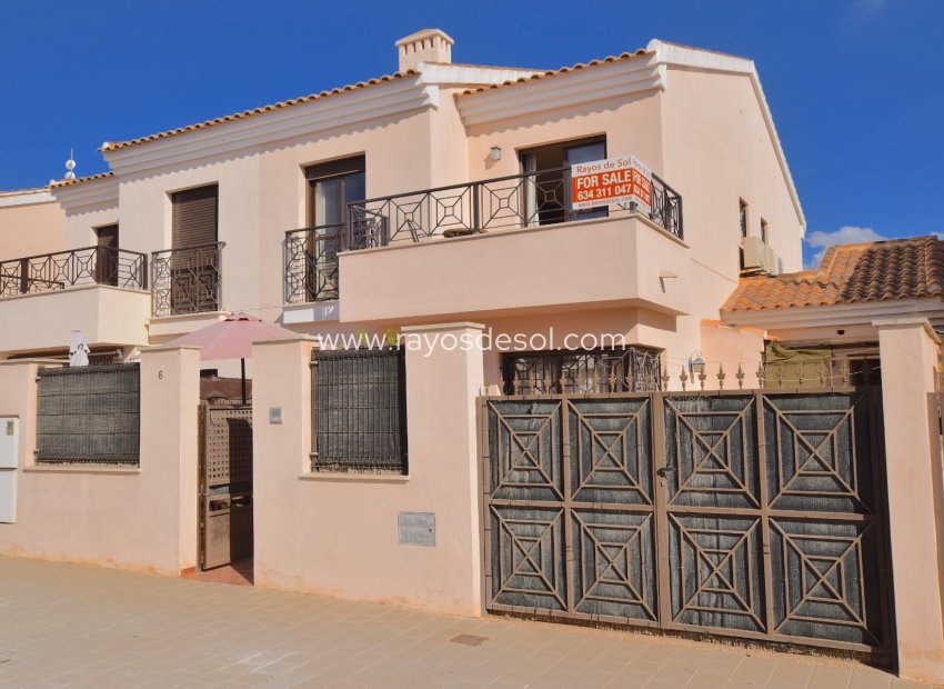 Resale - House - San Cayetano