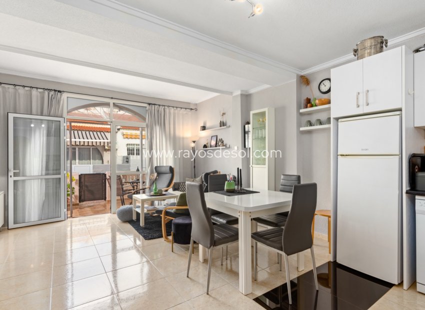 Resale - House - Torrevieja - El Chaparral