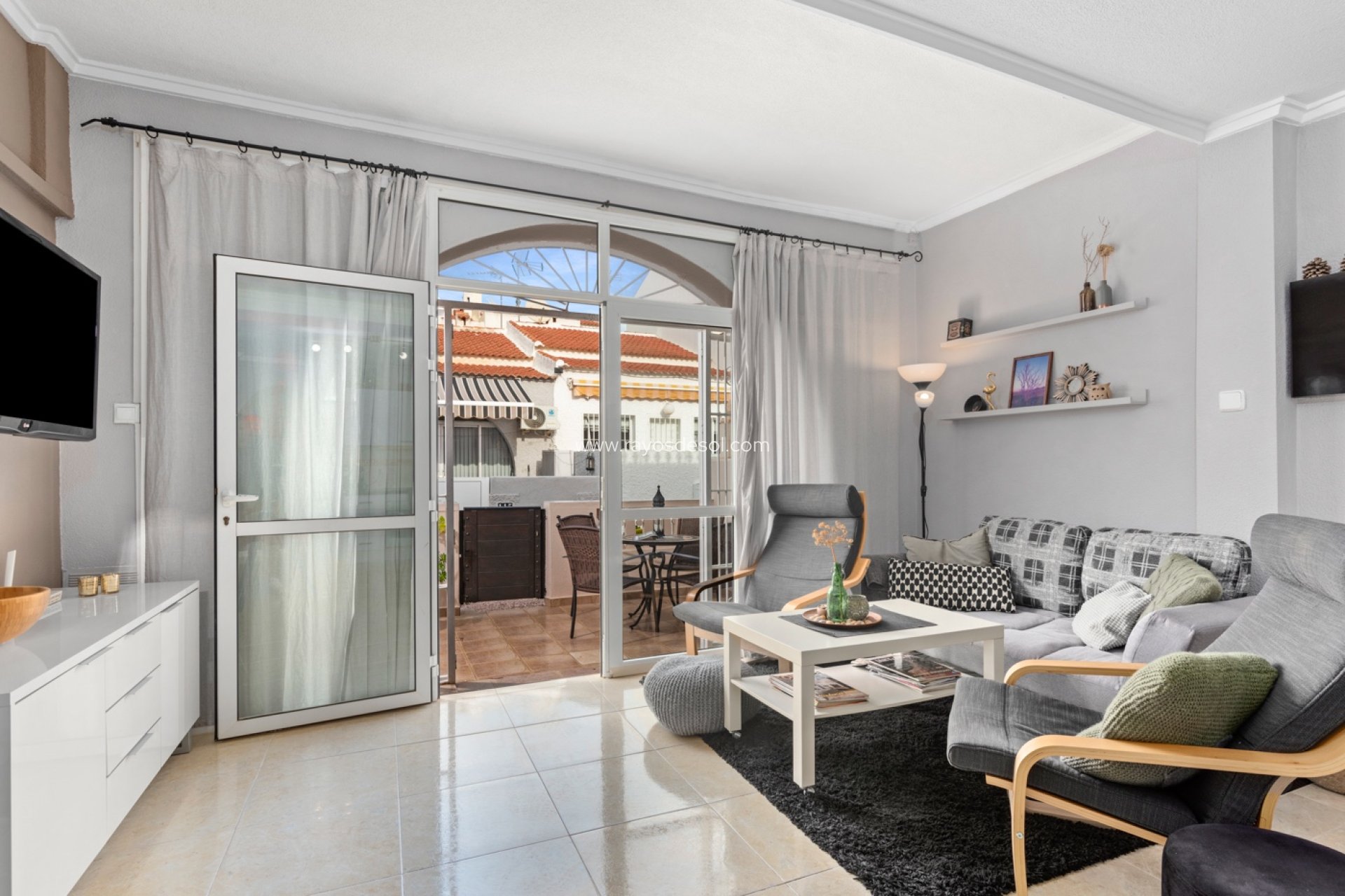 Resale - House - Torrevieja - El Chaparral