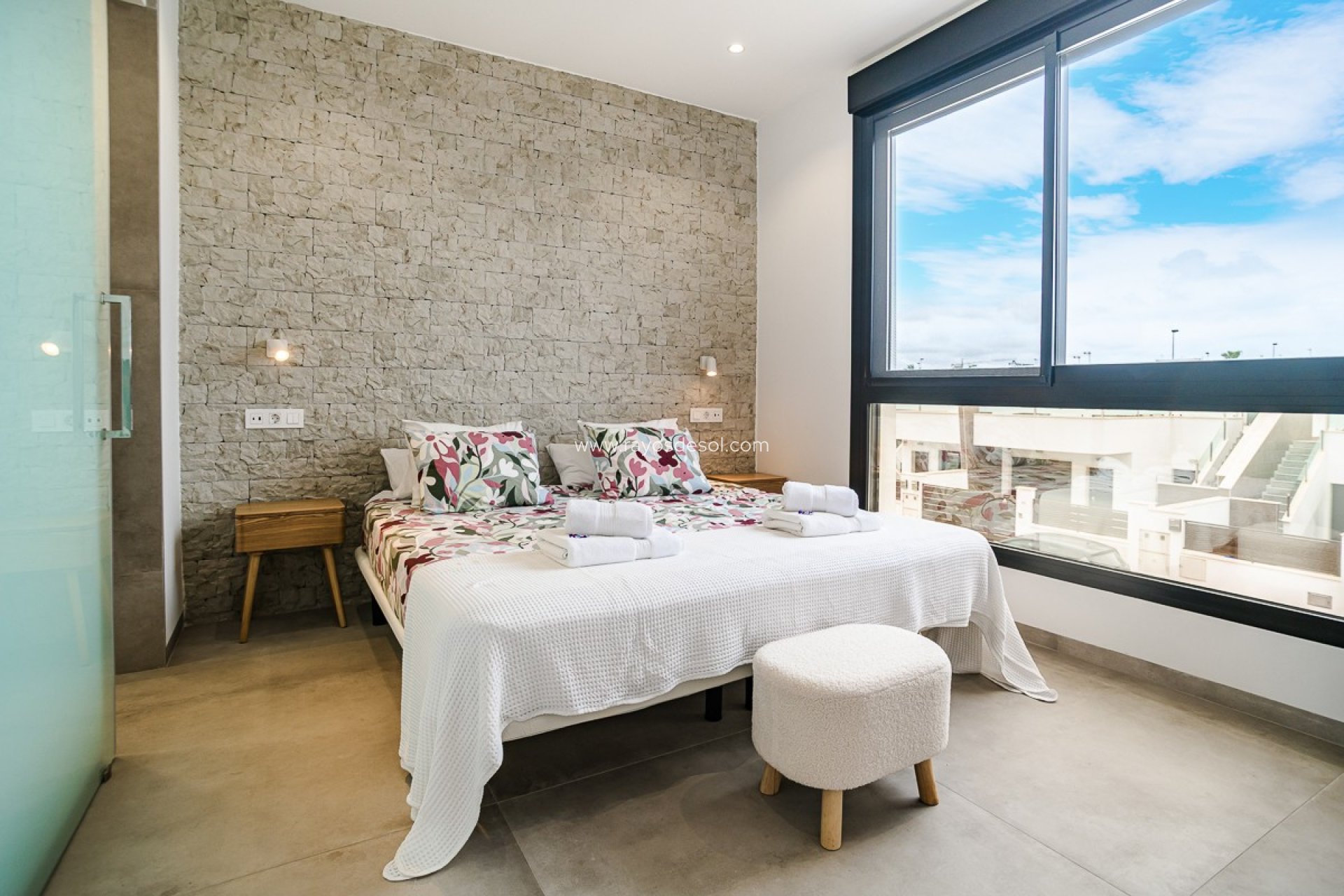 Resale - Penthouse - LO PAGÁN