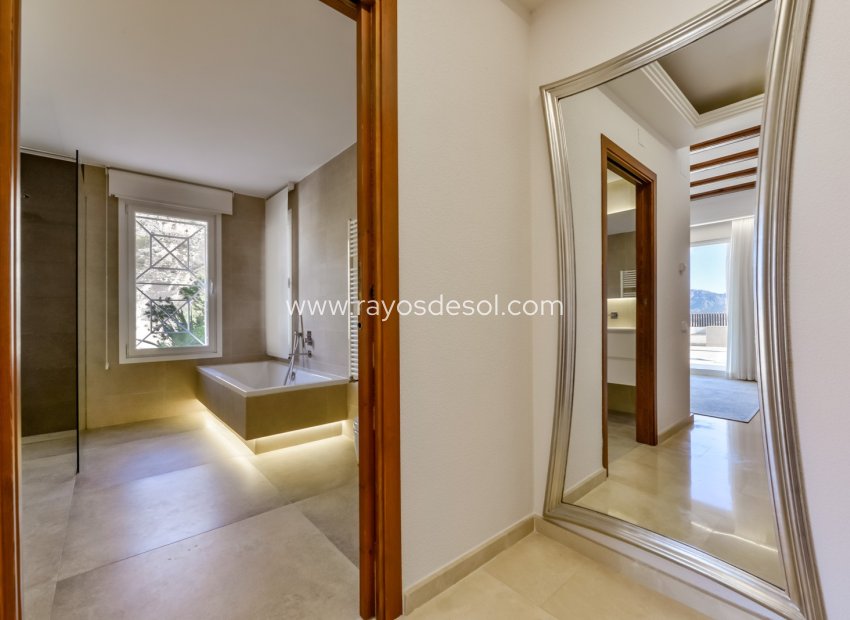 Resale - Villa - Altea