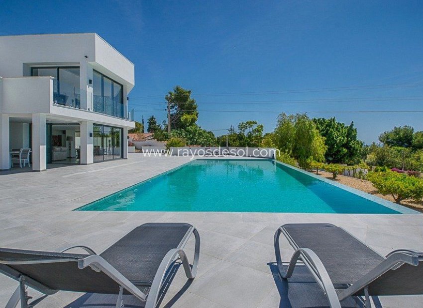 Resale - Villa - Altea