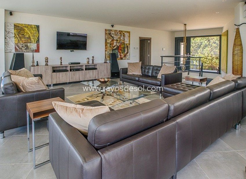 Resale - Villa - Altea
