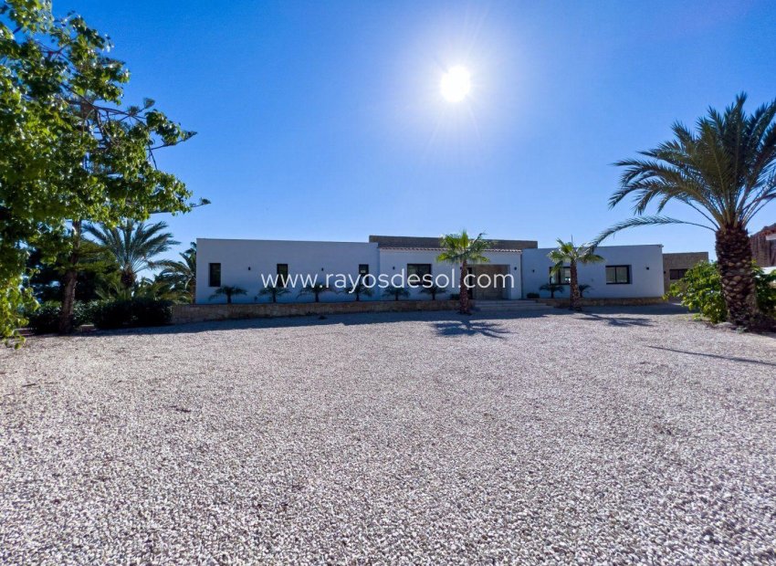 Resale - Villa - Altea