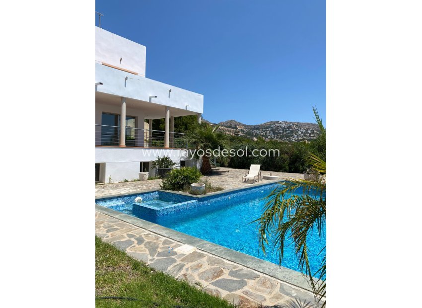 Resale - Villa - Altea