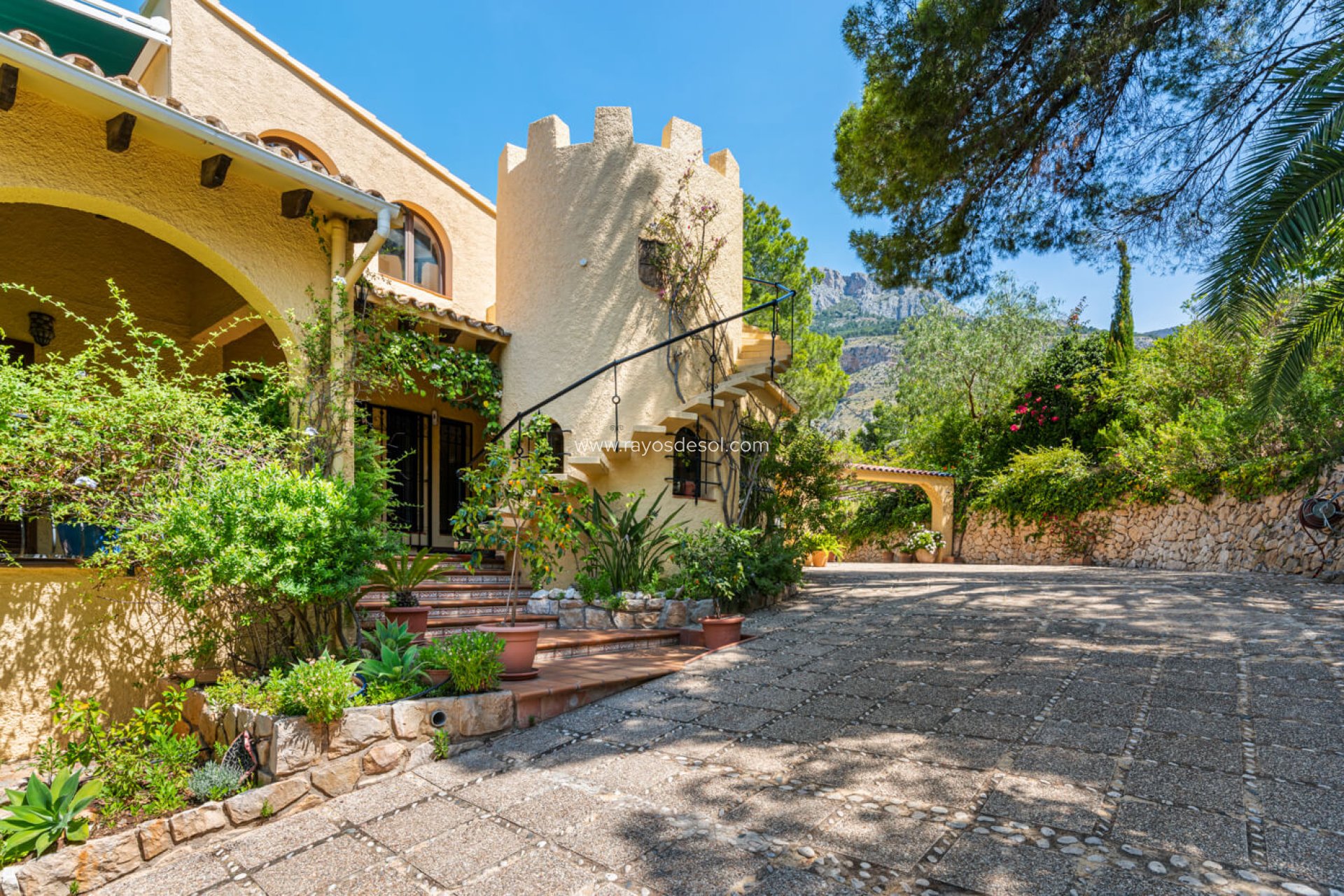 Resale - Villa - Altea