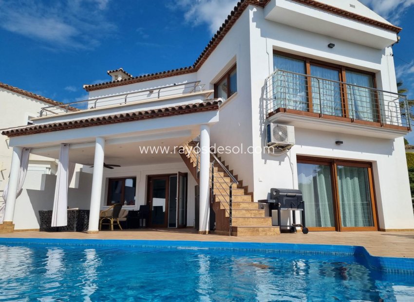 Resale - Villa - Altea