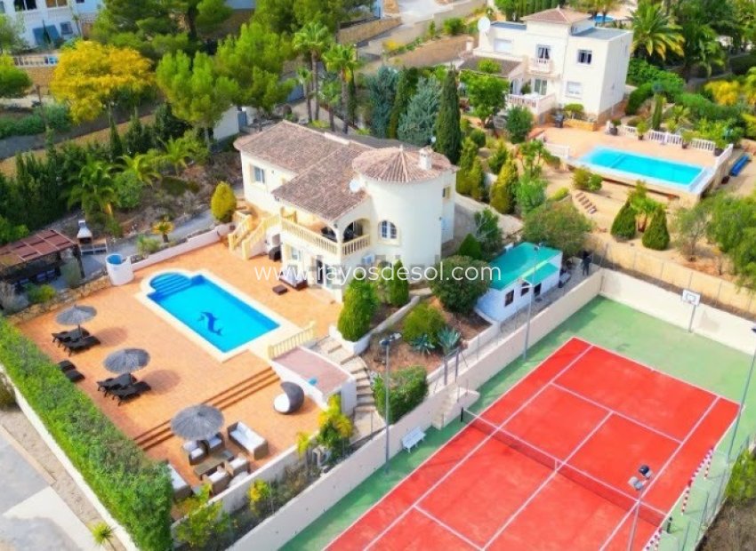 Resale - Villa - Altea