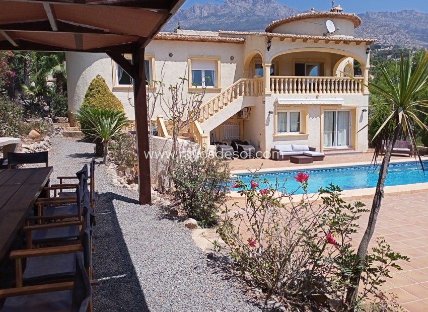 Resale - Villa - Altea