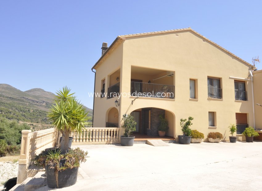 Resale - Villa - Benissa