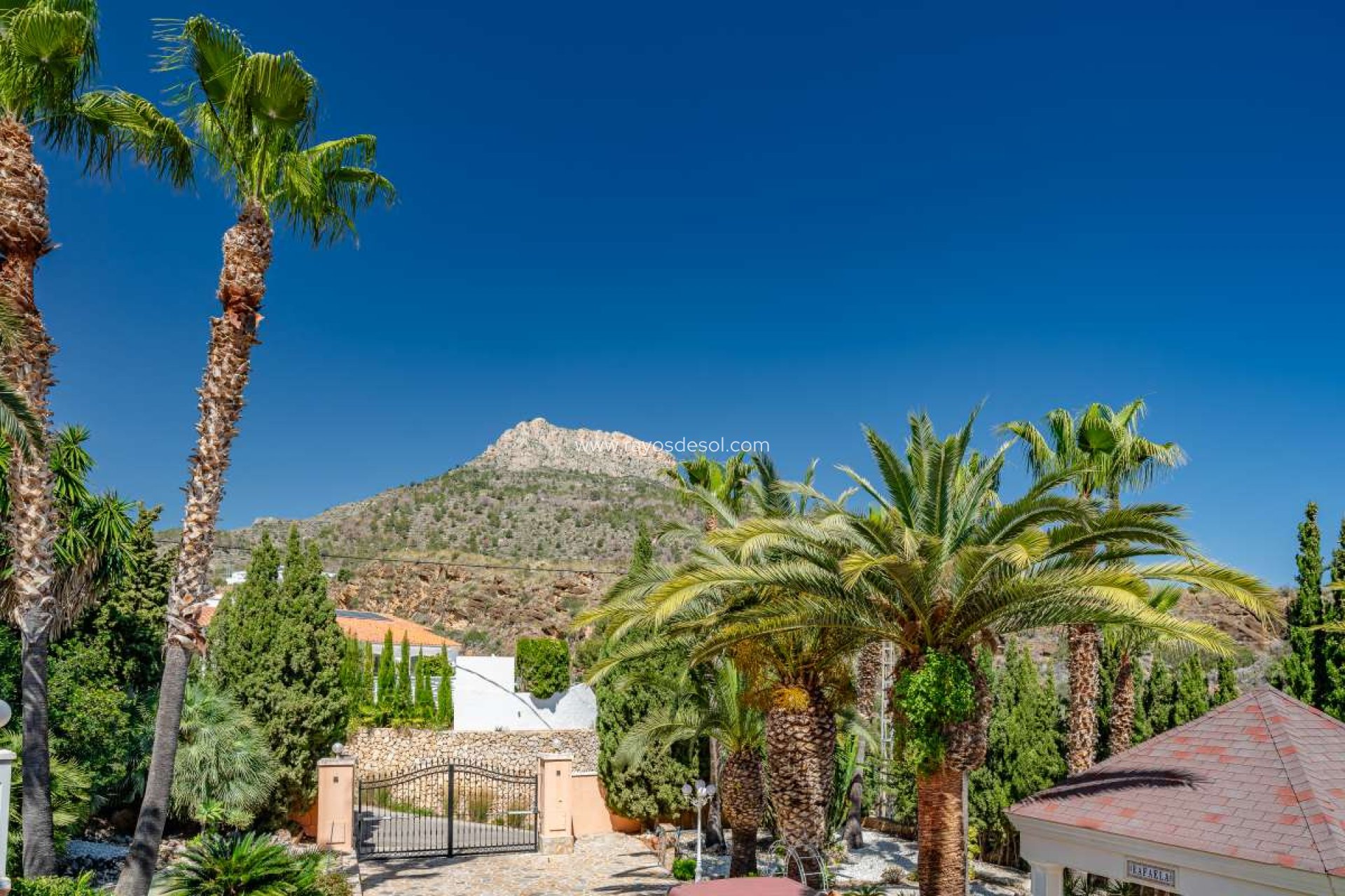 Resale - Villa - Calpe