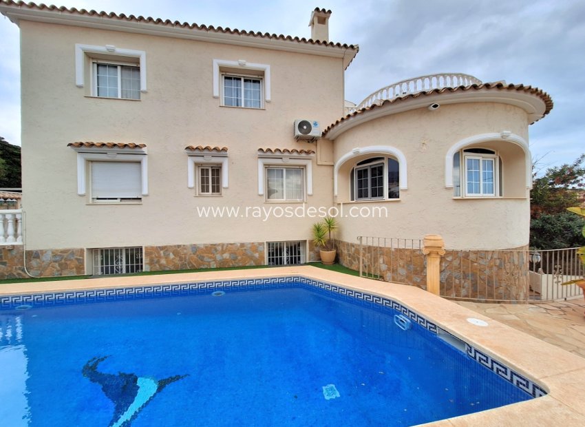 Resale - Villa - Calpe