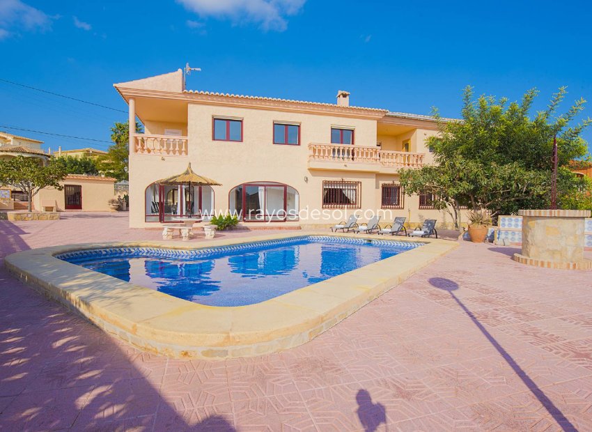 Resale - Villa - Calpe
