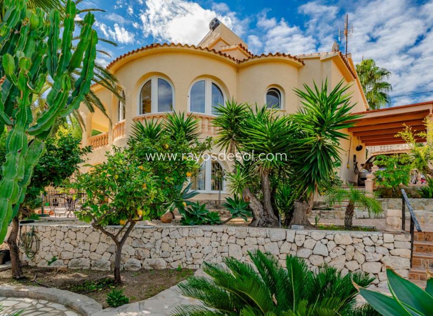 Resale - Villa - Calpe