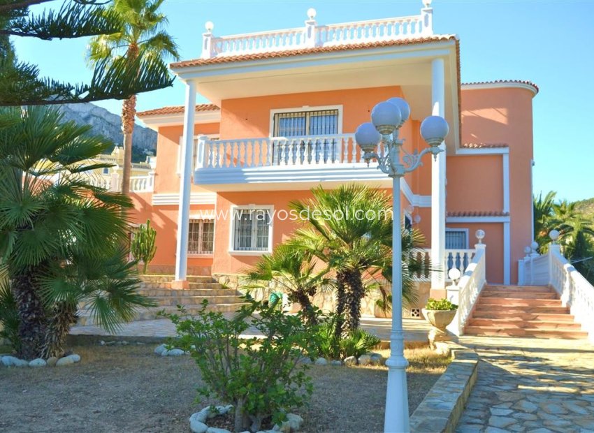 Resale - Villa - Calpe