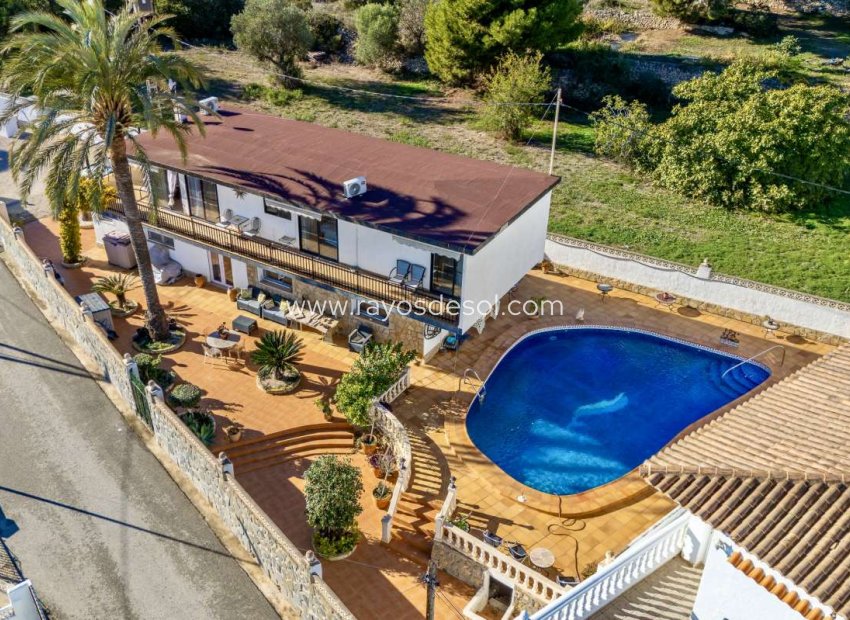 Resale - Villa - Calpe