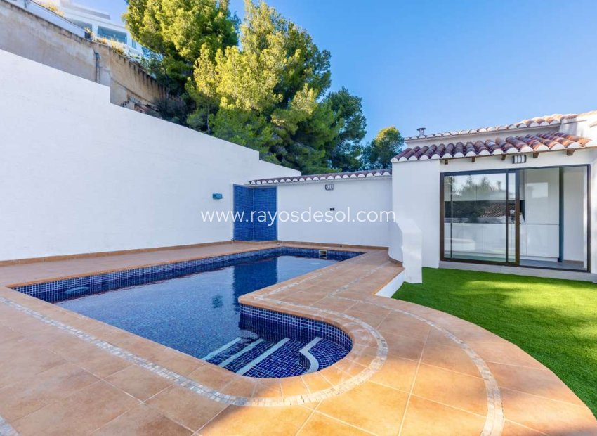 Resale - Villa - Calpe