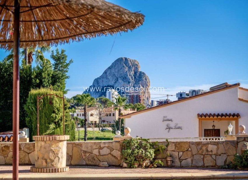 Resale - Villa - Calpe