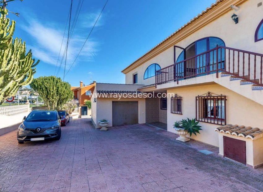 Resale - Villa - Calpe