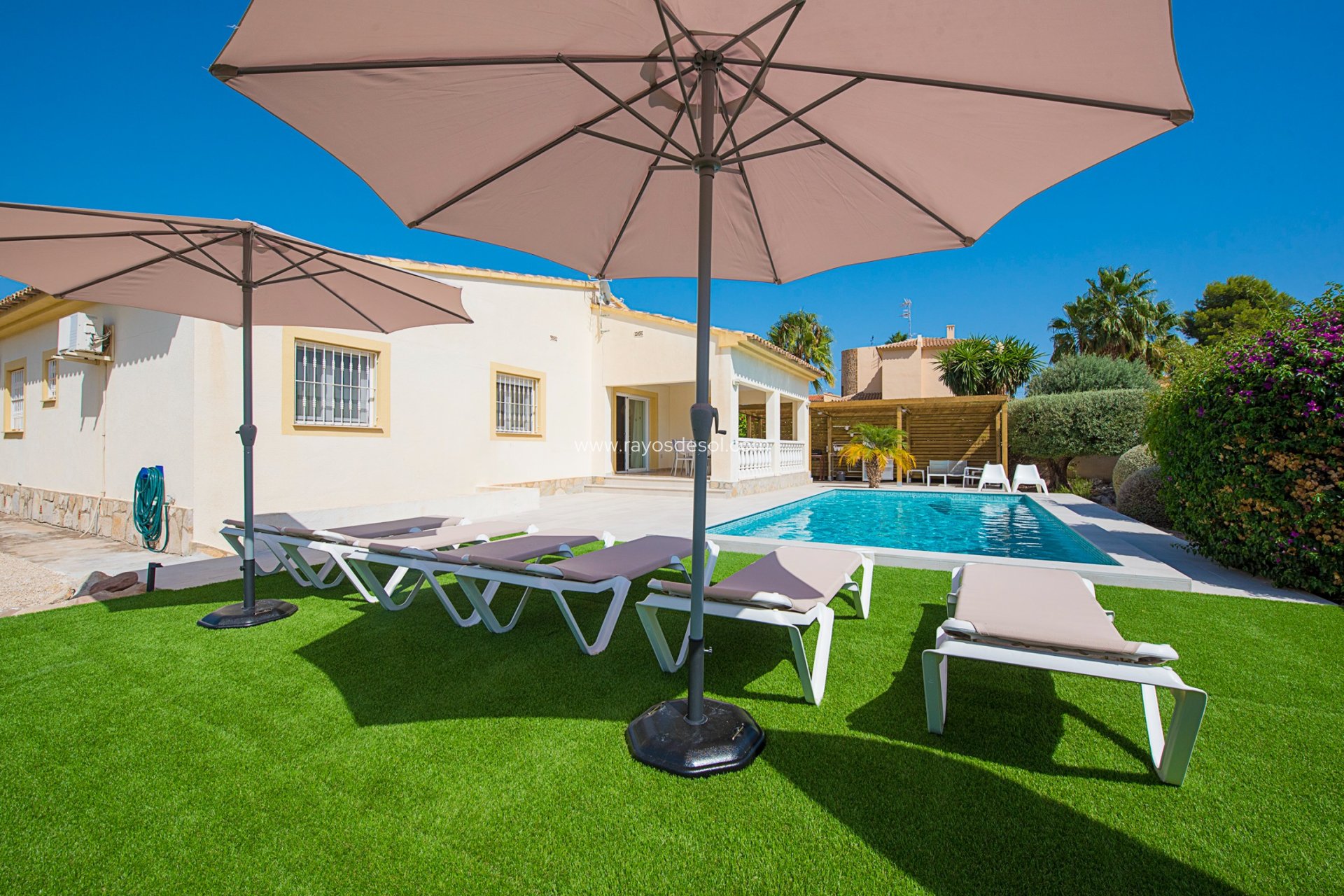 Resale - Villa - Calpe