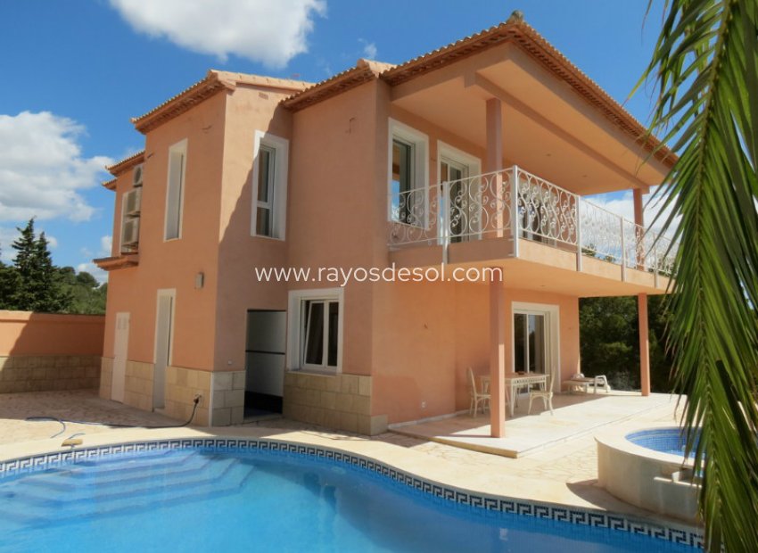 Resale - Villa - Calpe