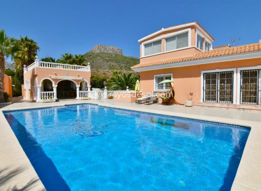 Resale - Villa - Calpe