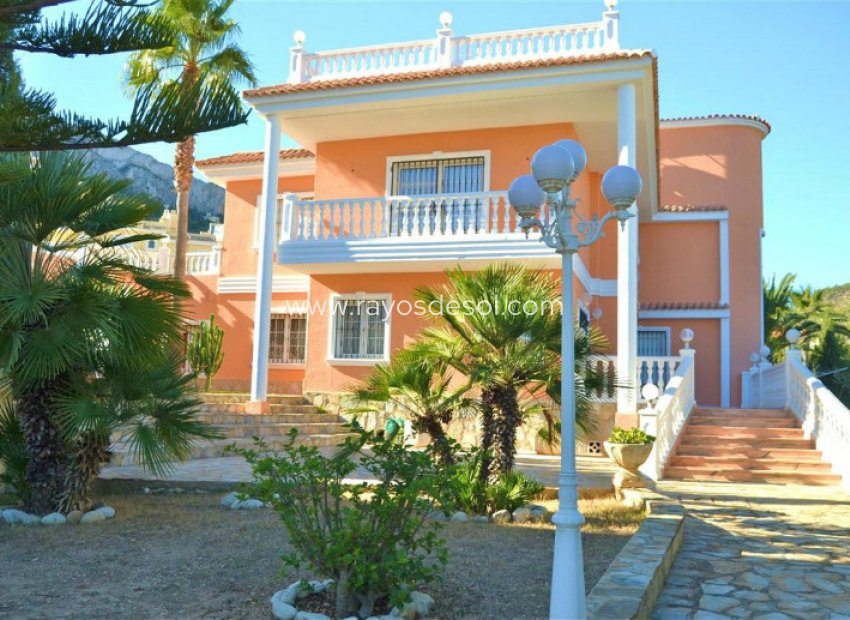 Resale - Villa - Calpe