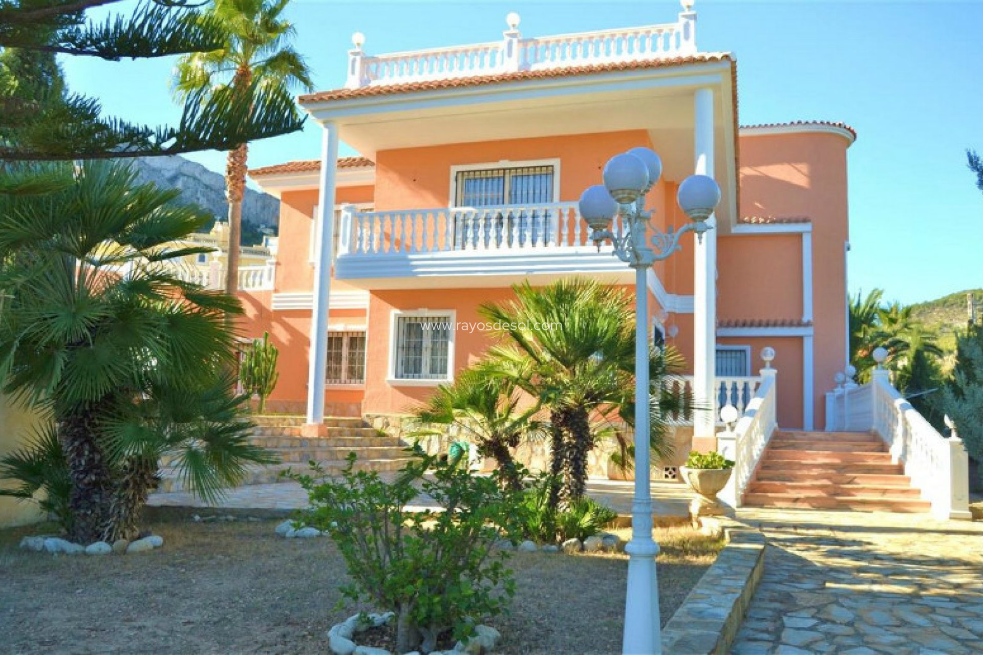 Resale - Villa - Calpe