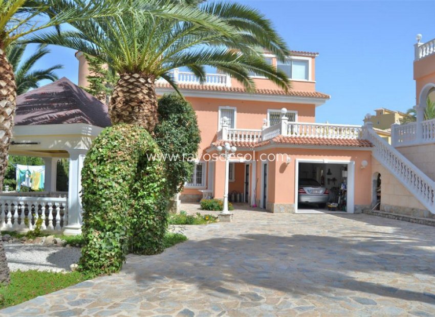 Resale - Villa - Calpe