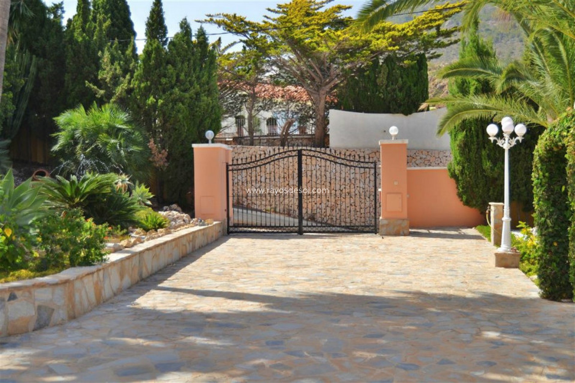 Resale - Villa - Calpe