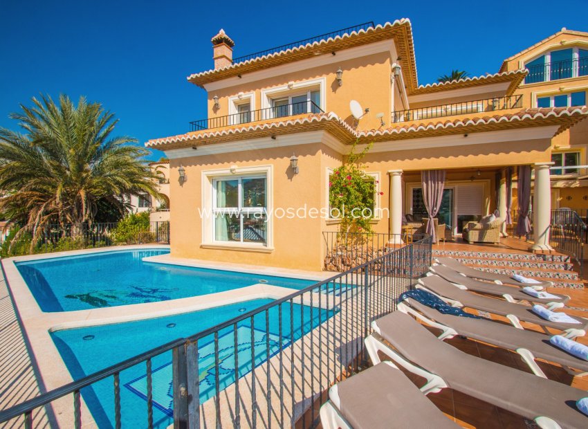 Resale - Villa - Calpe
